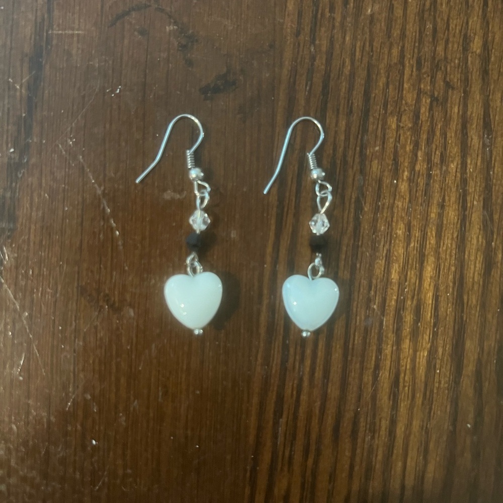 Women’s White Heart-Shaped Dangle Pierced Earrings
